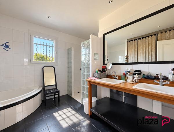 Maison 6 pièces 158.6 m2
