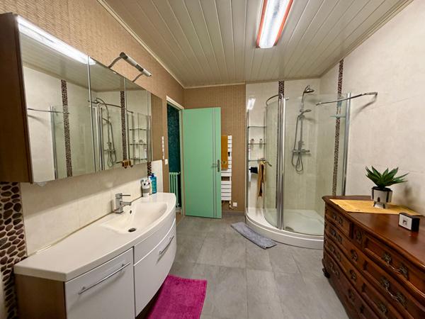 Maison 147m² et bâtiment 200m² centre-ville LE HOULME !