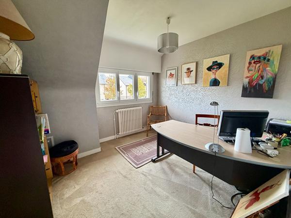 Maison 147m² et bâtiment 200m² centre-ville LE HOULME !