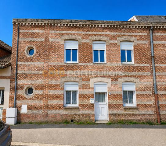 Vente
                Maison113,82 m² - 7 Pièces -
                    NESLE (80190)
