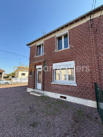 Vente
                Maison113,82 m² - 7 Pièces -
                    NESLE (80190)