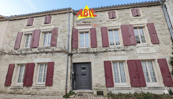 Maison  6 pièce(s)  5 chambre(s)  175.72 m²