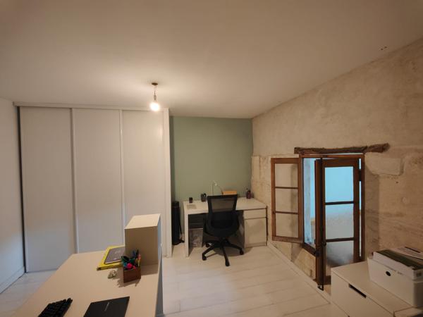 Eyragues (13630) EYRAGUES (13630) - MAISON DE VILLAGE AVEC BEL EXTERIEUR ET GARAGE