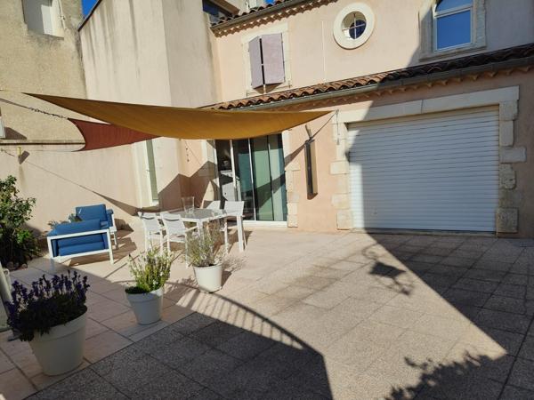 Eyragues (13630) EYRAGUES (13630) - MAISON DE VILLAGE AVEC BEL EXTERIEUR ET GARAGE