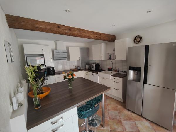 Eyragues (13630) EYRAGUES (13630) - MAISON DE VILLAGE AVEC BEL EXTERIEUR ET GARAGE