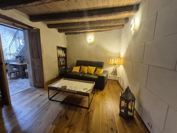 Eyragues (13630) EYRAGUES (13630) - MAISON DE VILLAGE AVEC BEL EXTERIEUR ET GARAGE