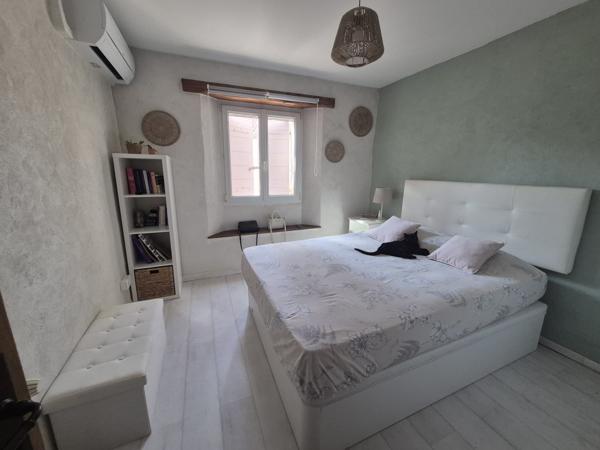 Eyragues (13630) EYRAGUES (13630) - MAISON DE VILLAGE AVEC BEL EXTERIEUR ET GARAGE