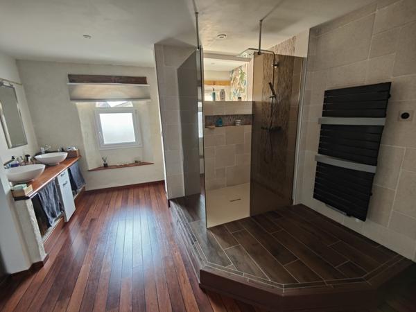 Eyragues (13630) EYRAGUES (13630) - MAISON DE VILLAGE AVEC BEL EXTERIEUR ET GARAGE