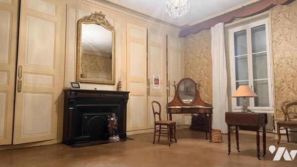Appartement T8 avec ascenseur privatif, terrasse et garage situé dans le centre de Nantua
