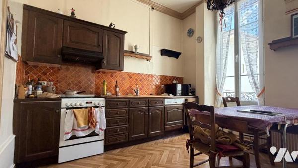 Appartement T8 avec ascenseur privatif, terrasse et garage situé dans le centre de Nantua