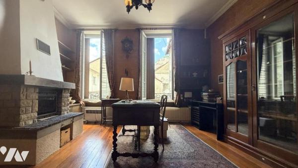 Appartement T8 avec ascenseur privatif, terrasse et garage situé dans le centre de Nantua