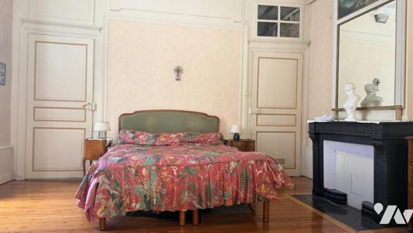 Appartement T8 avec ascenseur privatif, terrasse et garage situé dans le centre de Nantua