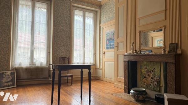 Appartement T8 avec ascenseur privatif, terrasse et garage situé dans le centre de Nantua