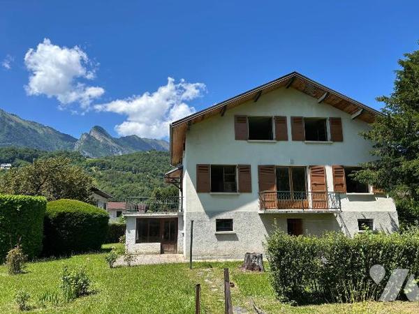 EXCLUSIVITE - ALBERTVILLE - QUARTIER SAINT SIGISMOND - 755 m² de terrain-5 CHAMBRES - 3 GARAGES