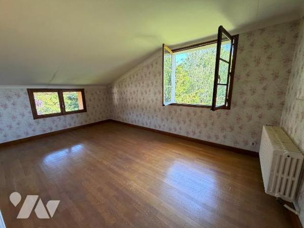 EXCLUSIVITE - ALBERTVILLE - QUARTIER SAINT SIGISMOND - 755 m² de terrain-5 CHAMBRES - 3 GARAGES