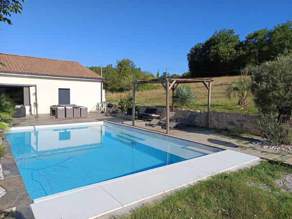 Maison 5 pieces avec piscine et grand terrain