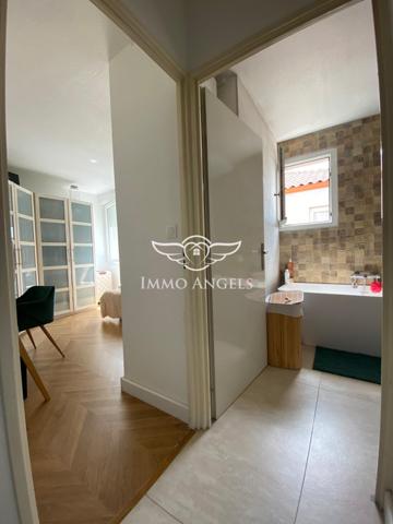 LATTES CENTRE-T3 ENTIÈREMENT RÉNOVÉ AVEC GOUT-TERRASSE 10M2-EMPLACEMENT DE PARKING-TRAMWAY