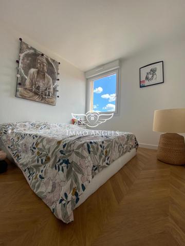 LATTES CENTRE-T3 ENTIÈREMENT RÉNOVÉ AVEC GOUT-TERRASSE 10M2-EMPLACEMENT DE PARKING-TRAMWAY