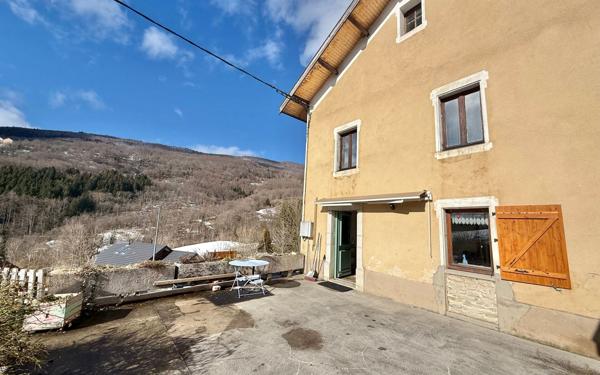 Maison à vendre    6 pièces •  Rencurel