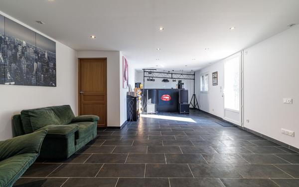 Maison à vendre    7 pièces • 160 m2 Aspremont