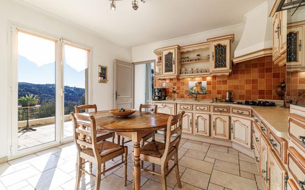 Maison à vendre    7 pièces • 160 m2 Aspremont