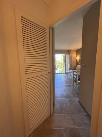 Golf de Pont Royal vue sur le lac,calme absolu, jardin privatif