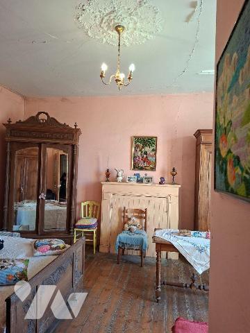 Maison de caractère composée d'une entrée, 1 pièce salon, 1 pièce séjour, cuisine; ETAGE 1 : 2 ...