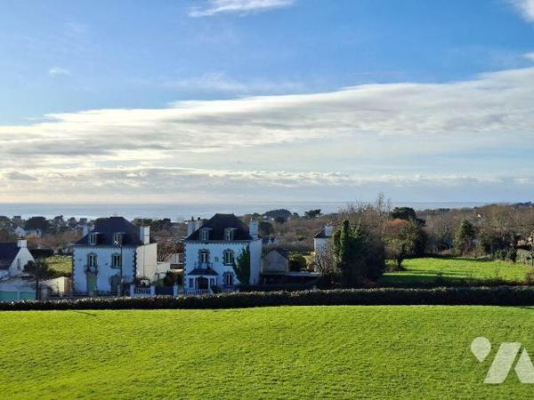 Maison de caractère composée d'une entrée, 1 pièce salon, 1 pièce séjour, cuisine; ETAGE 1 : 2 ...