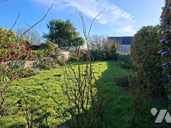 Maison de caractère composée d'une entrée, 1 pièce salon, 1 pièce séjour, cuisine; ETAGE 1 : 2 ...