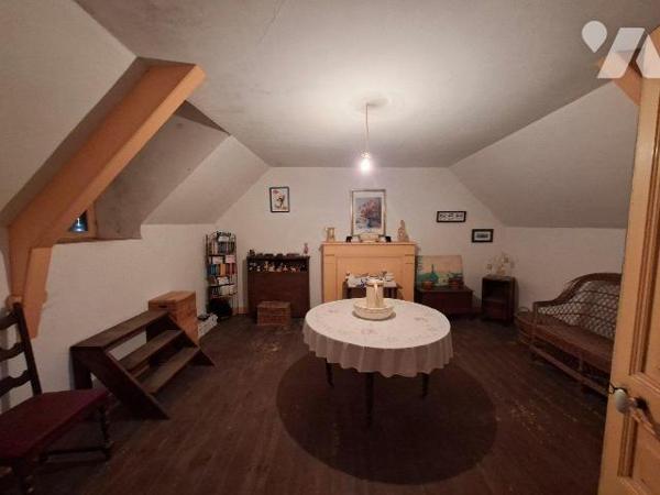 Maison de caractère composée d'une entrée, 1 pièce salon, 1 pièce séjour, cuisine; ETAGE 1 : 2 ...