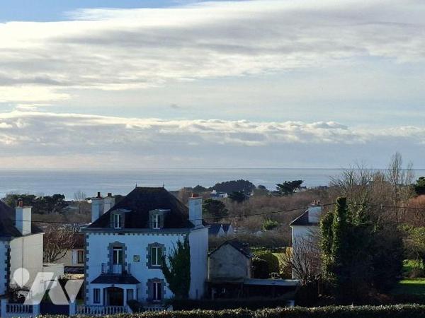 Maison de caractère composée d'une entrée, 1 pièce salon, 1 pièce séjour, cuisine; ETAGE 1 : 2 ...