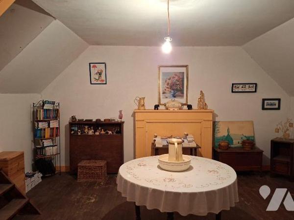 Maison de caractère composée d'une entrée, 1 pièce salon, 1 pièce séjour, cuisine; ETAGE 1 : 2 ...