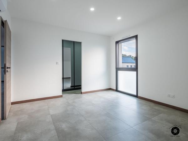 Maison contemporaine à Saint Barthelemy D Anjou, parc de Pignerolles de 6 pièces