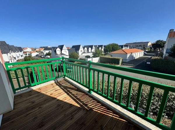 Magnifique type 2 entièrement refait à neuf , 1 er et dernier étage , belle terrasse