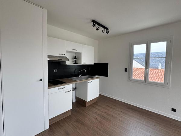 Magnifique type 2 entièrement refait à neuf , 1 er et dernier étage , belle terrasse