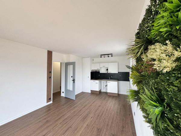 Magnifique type 2 entièrement refait à neuf , 1 er et dernier étage , belle terrasse