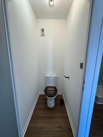 Magnifique type 2 entièrement refait à neuf , 1 er et dernier étage , belle terrasse