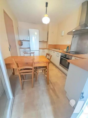 Appartement T3/4 avec balcon , cellier et garage  situé au 2eme étage d'un immeuble 