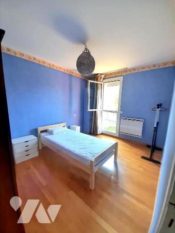 Appartement T3/4 avec balcon , cellier et garage  situé au 2eme étage d'un immeuble 