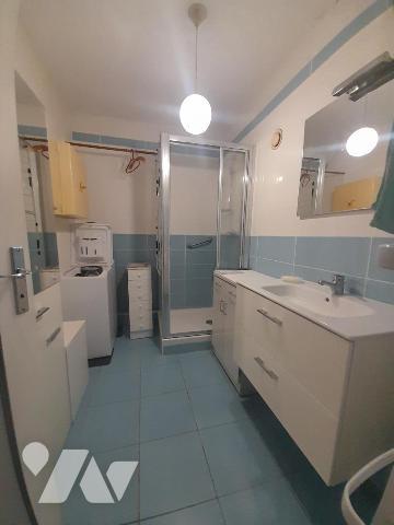 Appartement T3/4 avec balcon , cellier et garage  situé au 2eme étage d'un immeuble 