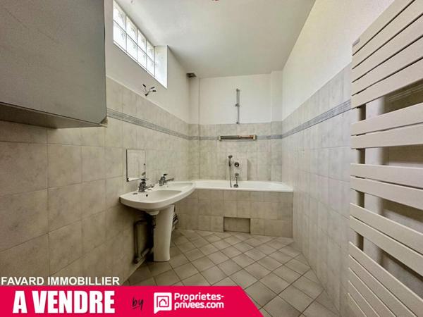 Grande maison familiale 238 m² - 7 chambres - jardin & garages - Brive-la-Gaillarde