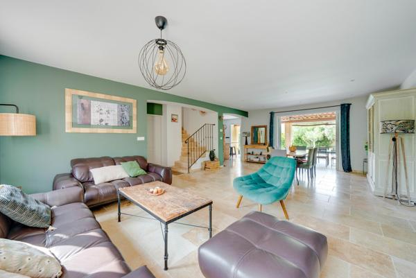 Villa familiale T5 avec piscine et pool-house à Villelaure