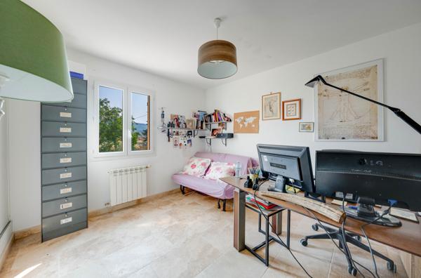 Villa familiale T5 avec piscine et pool-house à Villelaure