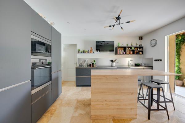 Villa familiale T5 avec piscine et pool-house à Villelaure