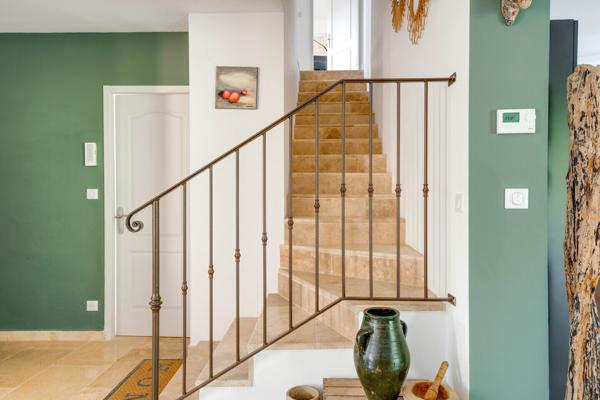 Villa familiale T5 avec piscine et pool-house à Villelaure