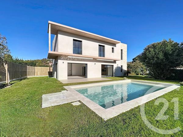 Maison à vendre  4 pièces - 143 m 2   MOUGINS  - 06