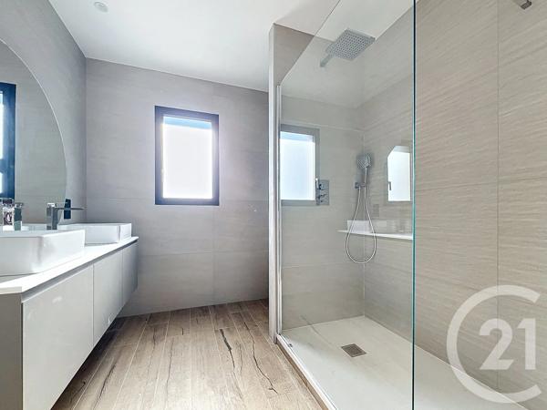 Maison à vendre  4 pièces - 143 m 2   MOUGINS  - 06