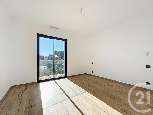 Maison à vendre  4 pièces - 143 m 2   MOUGINS  - 06