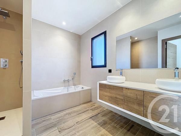 Maison à vendre  4 pièces - 143 m 2   MOUGINS  - 06