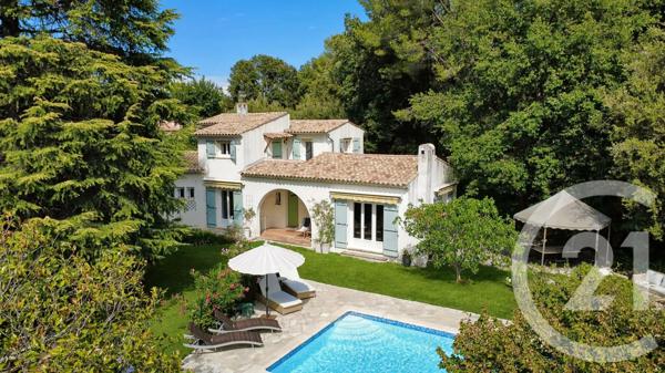 Maison à vendre  4 pièces - 143 m 2   MOUGINS  - 06